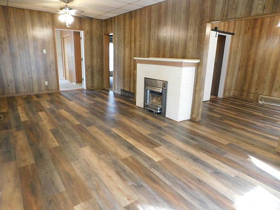 3rd image of 512 W Locust Ave