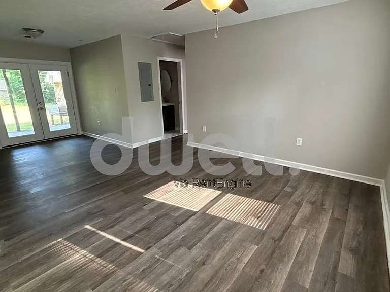 2445 Yates Dr — Photo 2