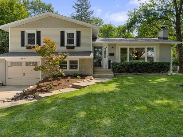 6949 Meadowcrest Dr, Downers Grove, IL 60516