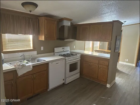 5084 Copper Gate Dr, Grand Forks, ND 58203