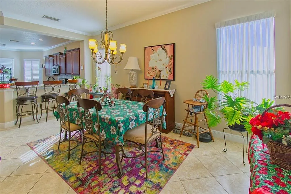 2 bed, 2.0 bath, 2101 sqft, $2,300 — Photo 4