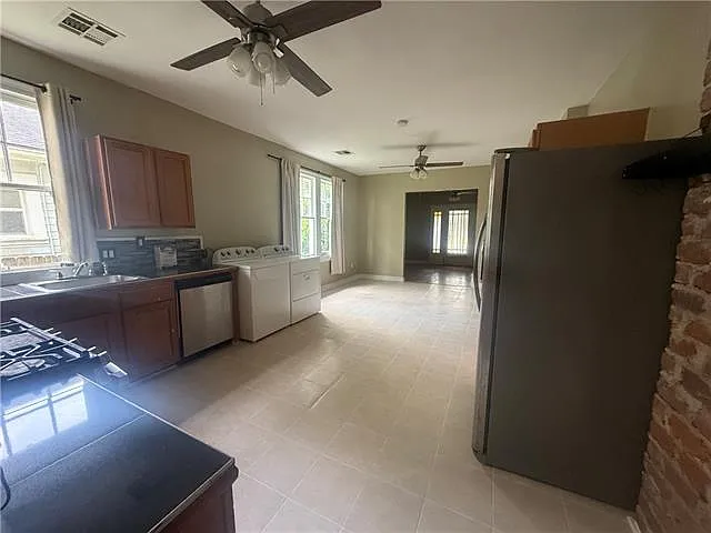 3 bed, 1.0 bath, 1500 sqft, $1,900 — Photo 3
