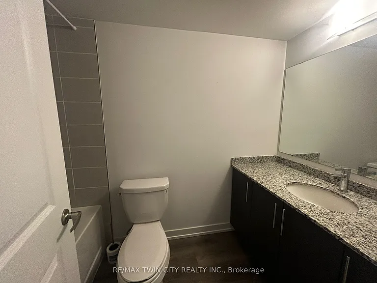 205 W Oak Trl #32 — Photo 4