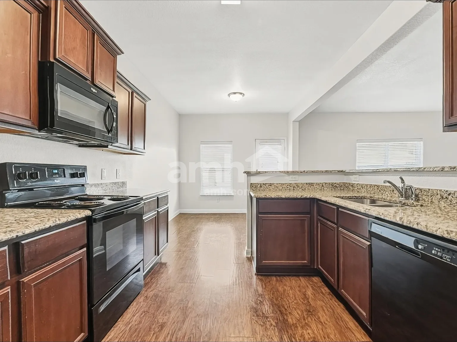 4 bed, 2.5 bath, 2170 sqft, $2,430 — Photo 3
