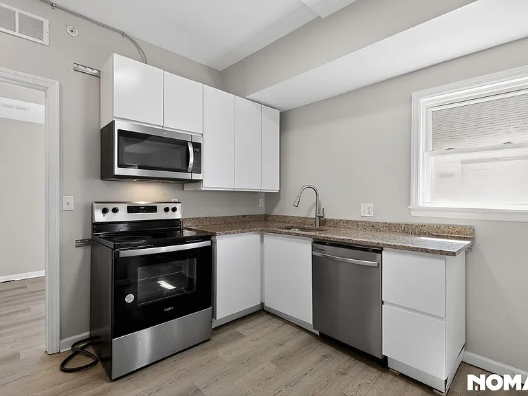 558 Marston St — Photo 3