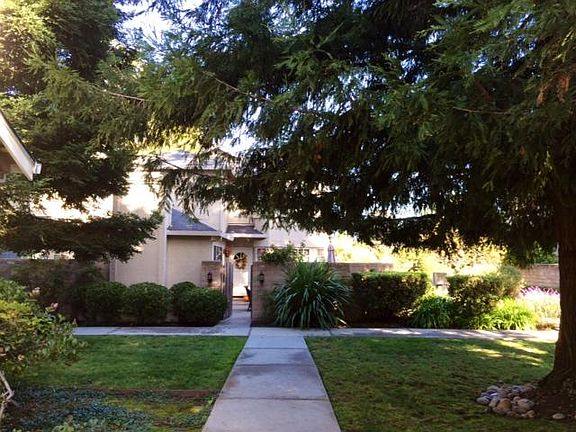 park setting front. 
WALKWAY TO 1225