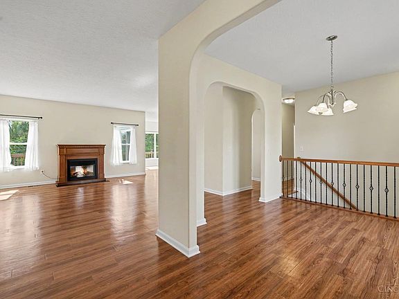 5th image of 141 Raintree Trl