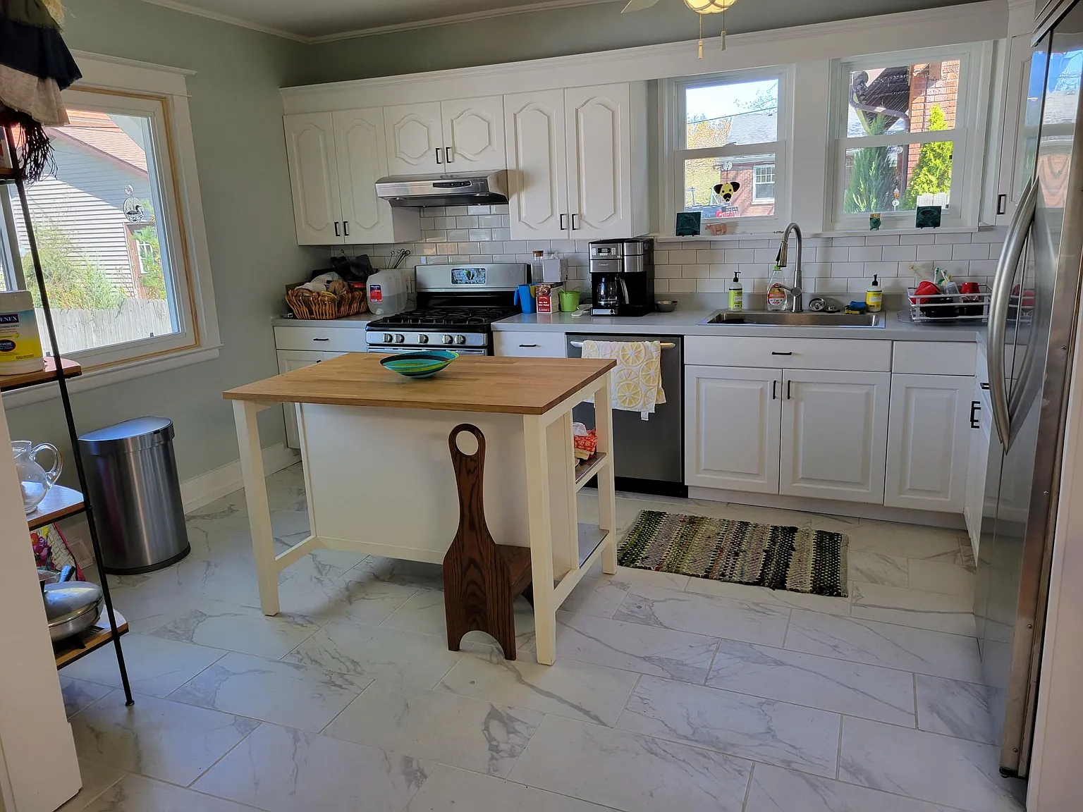4 bed, 2.5 bath, 2308 sqft, $3,000 — Photo 3