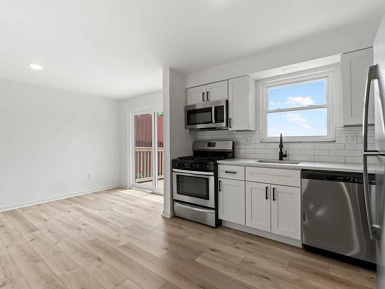 2055 Luehm Ave — Photo 10