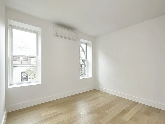 3rd image of 236 W 10th St APT 14