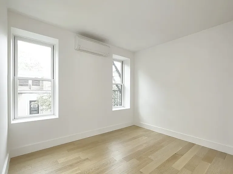 236 W 10th St #14 — Photo 3