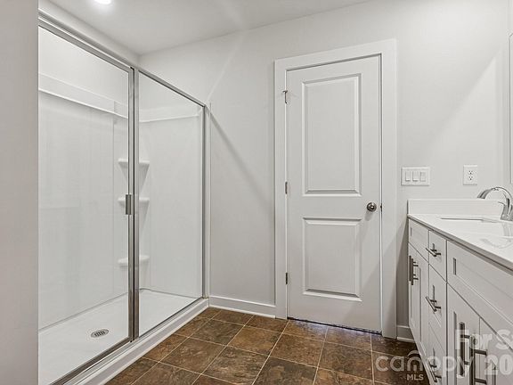 4th image of 701 Hallman Branch Ln