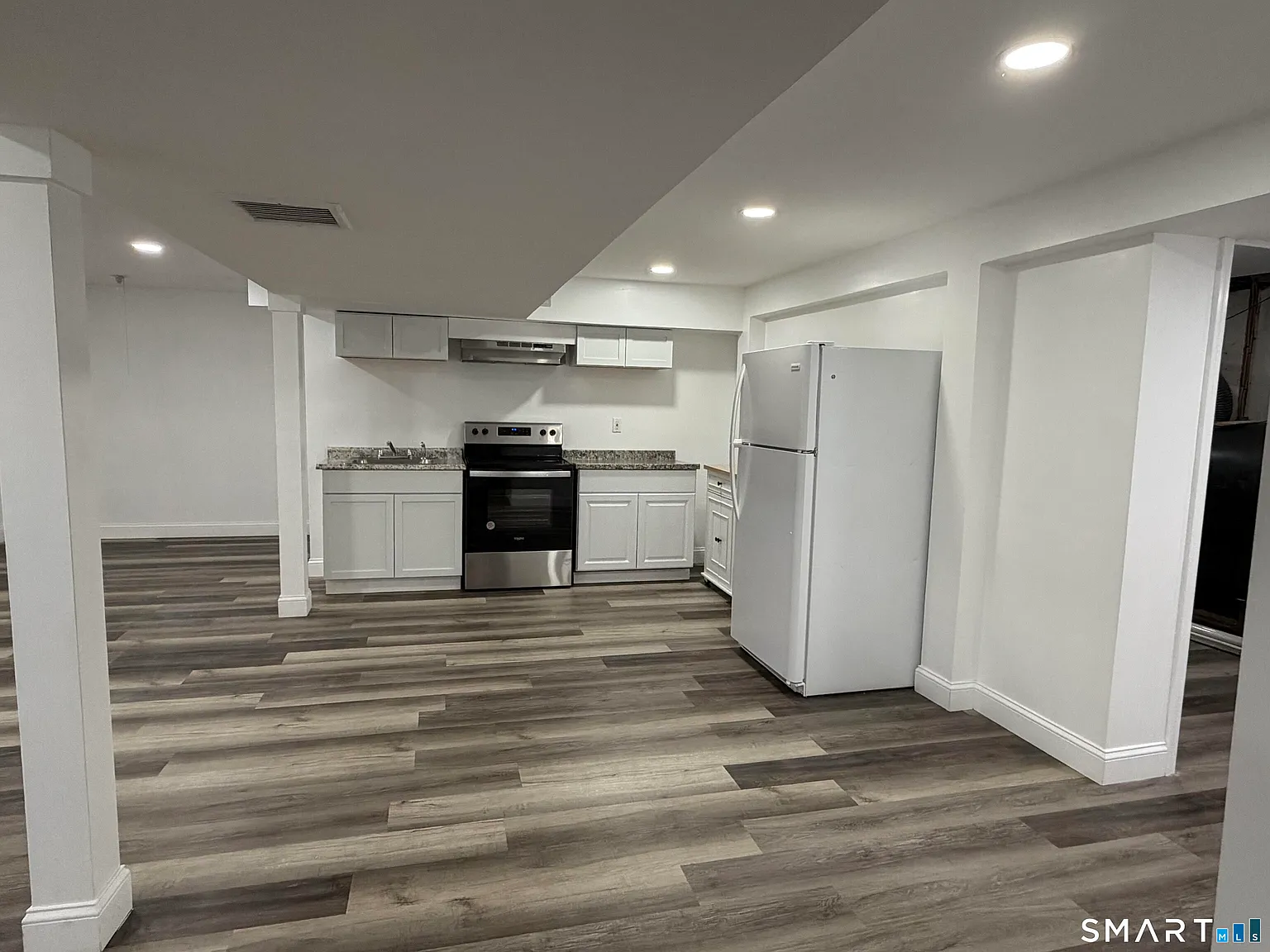1 bed, 1.0 bath, 3200 sqft, $1,500 — Photo 2