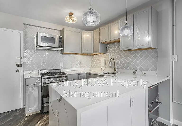 922 24th St NW #301 — Photo 21