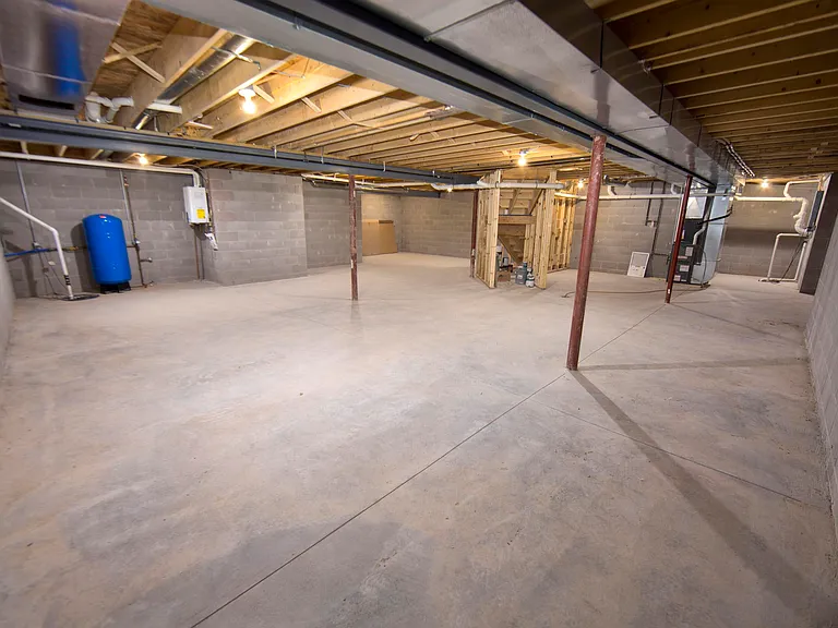 1255 Westwood Dr — Photo 22