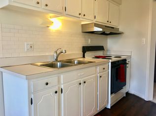 2364 Riverside Dr APT 8, Trenton, MI 48183