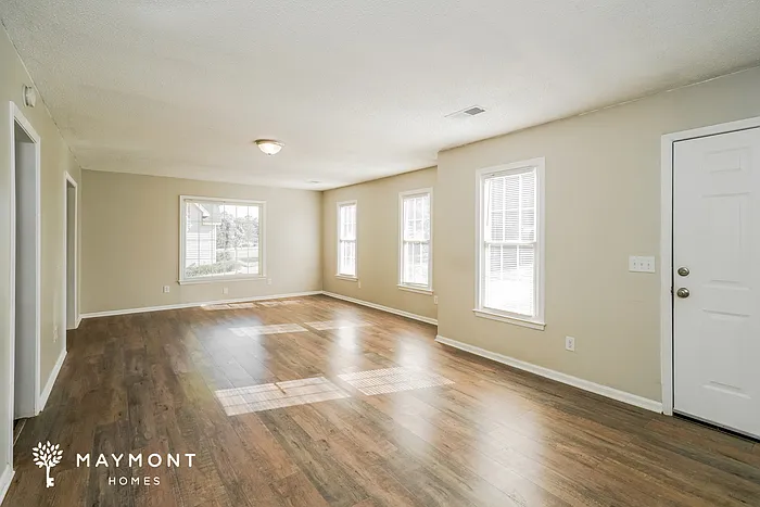 103 Woodwinds West Dr — Photo 3