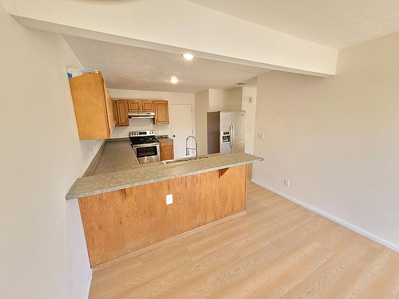 3rd image of 135 Westhaven Dr