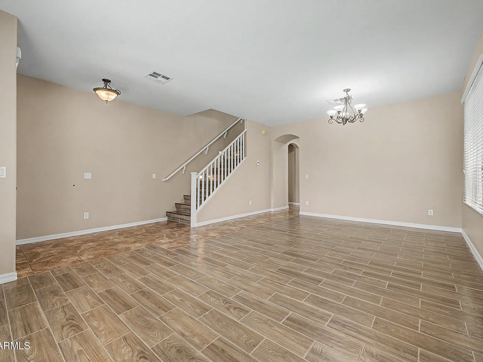 4 bed, 2.5 bath, 2310 sqft, $2,400 — Photo 4