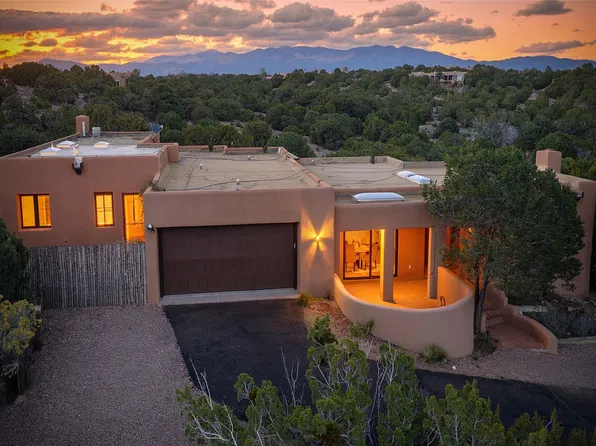 4 Blanket Flower Cir, Santa Fe, NM 87506