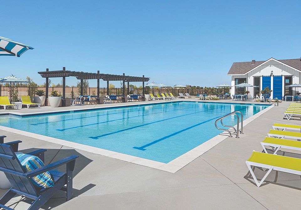 Northlake Amenity Swimming Pool 4of4 CMYK