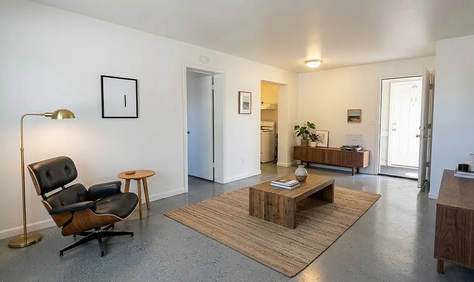 11645 Spadina St #2