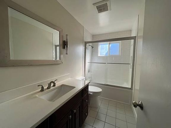 5th image of 354 N Park Victoria Dr
