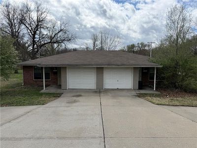 11501 E 24th St S, Independence, MO, 64052