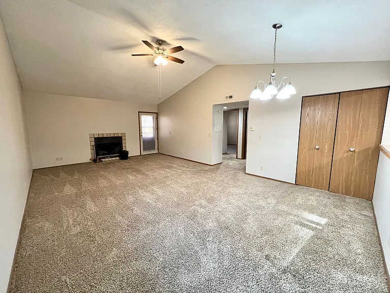 Oakridge Apartments — Photo 14