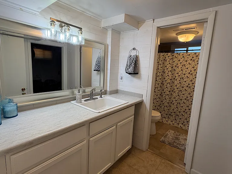 241 S 15th Ave — Photo 12