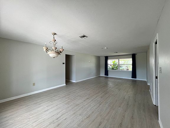 5th image of 415 Aruba Ct
