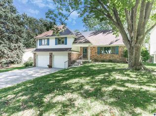 1720 Buckingham Dr, Lincoln, NE 68506