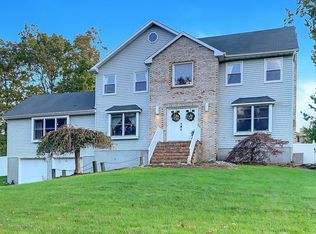 121 Union Hill Rd, Manalapan, NJ 07726