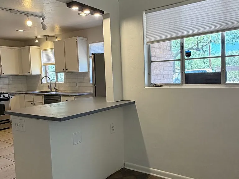 3411 E Pima St — Photo 5