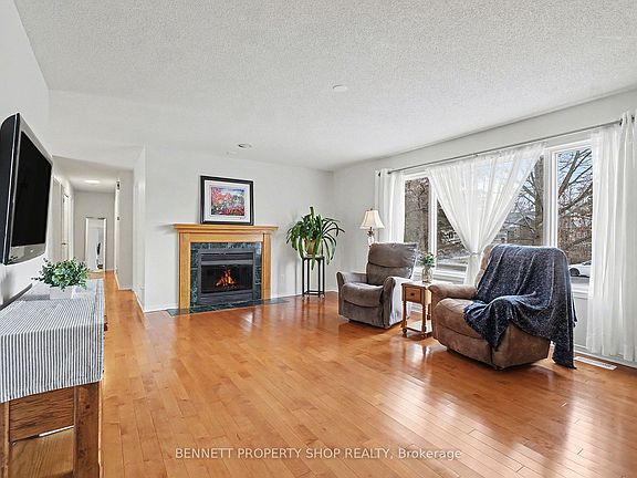 4th image of 1262 Rousseau Cres