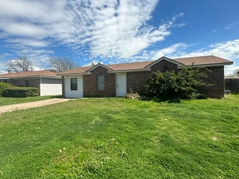 3725 Scranton Ln — Photo 1