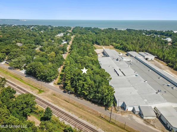 Central Ave, Bay Saint Louis, MS 39520