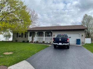 821 Village Pkwy, Waterville, OH 43566