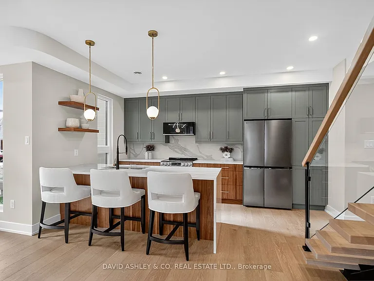 612 W Tweedsmuir Ave #MAIN — Photo 38