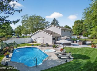 16 Clearbrook Ct, Matawan, NJ 07747