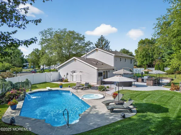 16 Clearbrook Court, Matawan, NJ 07747