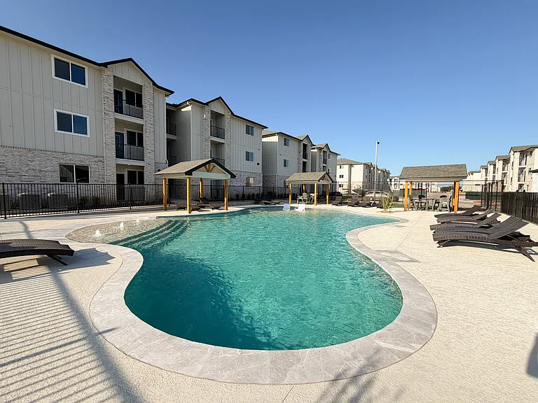 Beyond The Bend Apartments — Photo 23
