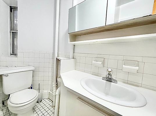 2nd image of 421 E 65th St #3R
