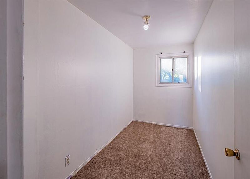 Winnipeg Apartment for rent - 3 Bedrooms — photo 8