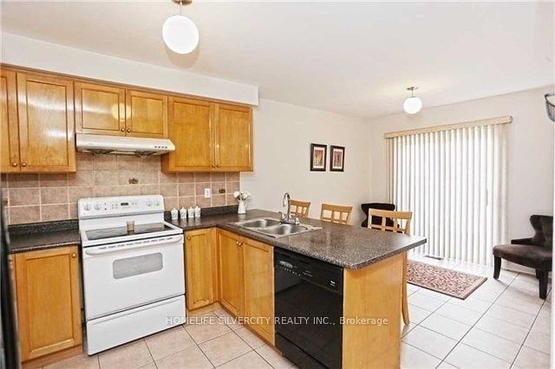 Brampton House for rent - 3 Bedrooms — photo 6