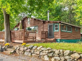 7 Mohican Trl, West Milford, NJ 07480