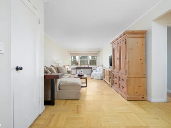 166 East 35th Street 10G image 2 of 16