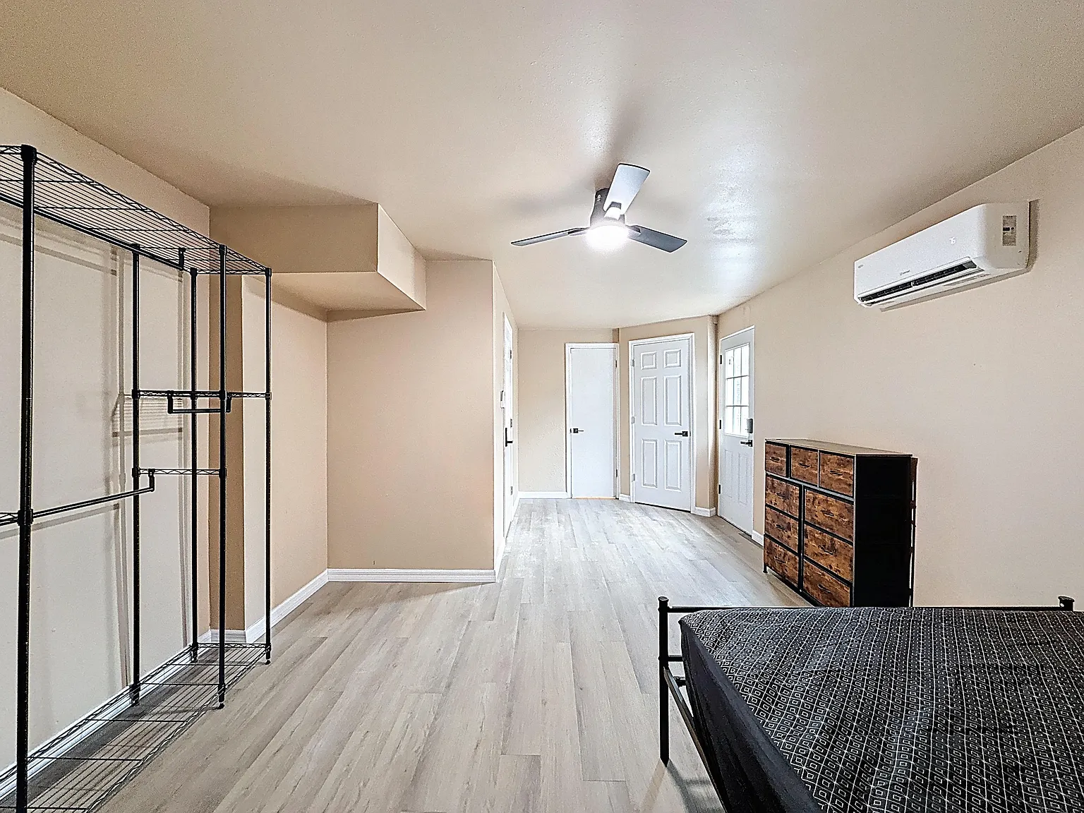 4 bed, 2.0 bath, 1047 sqft, $1,364 — Photo 2