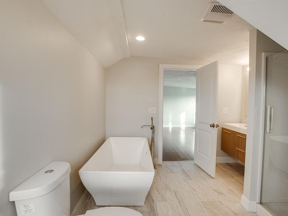 1st image of 230 Dean St Floor 3