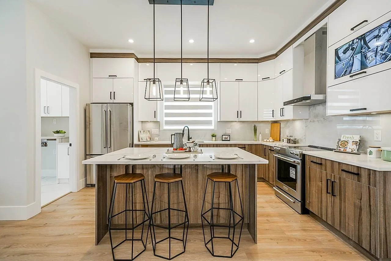 4 bed, 2550 sqft, $4,000 — Photo 4